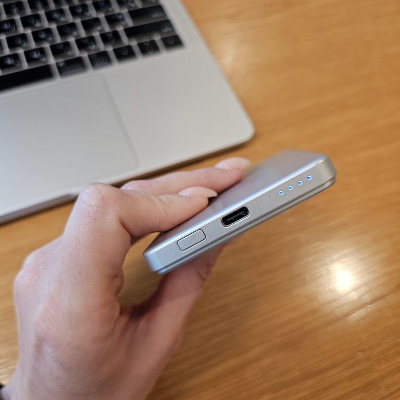 Slim Magnetic Wireless Power Bank 5000mAh thumbnail 14